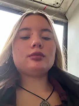 Snapshot of StephanieMur chatting on 09-18-25, 03:09 StephanieMur online show from 09-18-25, 03:09