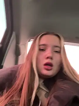 Snapshot of StephanieMur chatting on 09-17-25, 06:15 StephanieMur online show from 09-17-25, 06:15