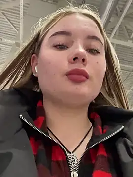 Snapshot of StephanieMur chatting on 09-29-25, 06:09 StephanieMur online show from 09-29-25, 06:09