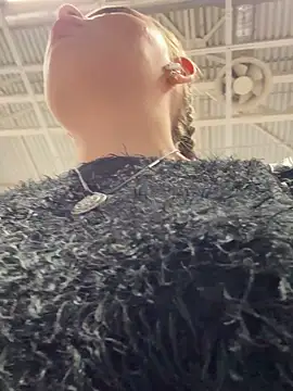 Snapshot of StephanieMur chatting on 09-28-25, 05:03 StephanieMur online show from 09-28-25, 05:03