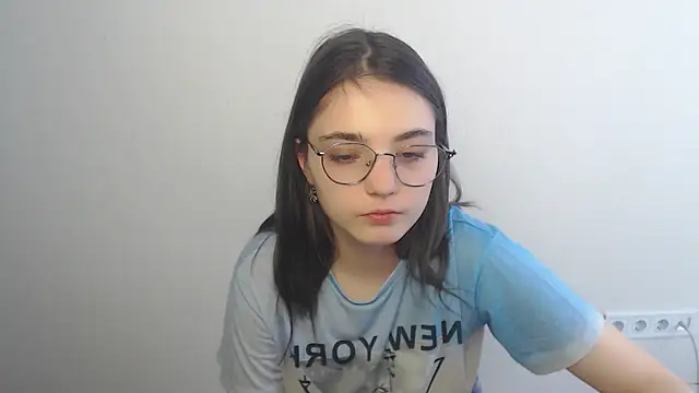 Snapshot of Sun_Shine__ chatting on 05-17-26, 04:34 Sun Shine online show from 05-17-26, 04:34