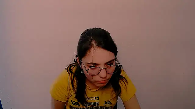 Snapshot of Sun_Shine__ chatting on 05-15-26, 01:09 Sun Shine online show from 05-15-26, 01:09