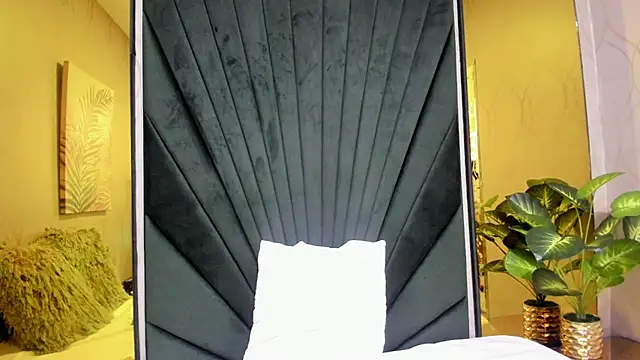 Snapshot of Emilysweet4u_ chatting on 09-18-25, 11:46 Emilysweet4u  online show from 09-18-25, 11:46