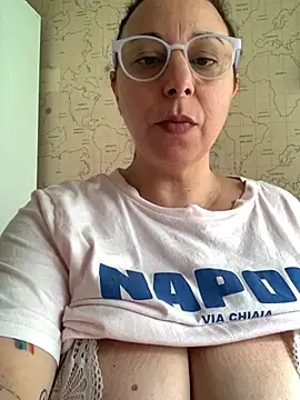 Snapshot of LupeLok chatting on 06-02-26, 05:35 LupeLok online show from 06-02-26, 05:35
