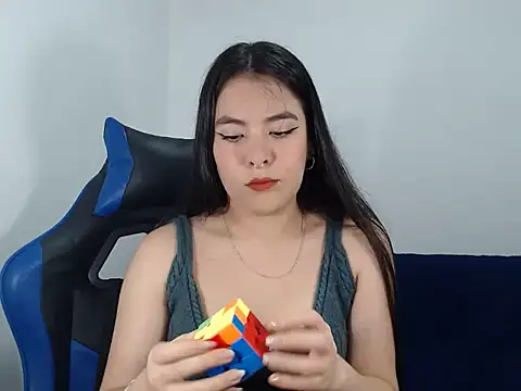 EloiseJun online show from 11-19-25, 03:06