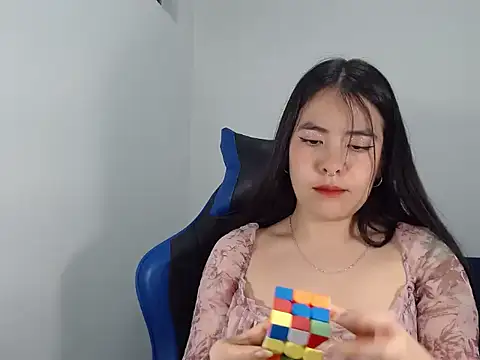 EloiseJun online show from 10-26-25, 02:45