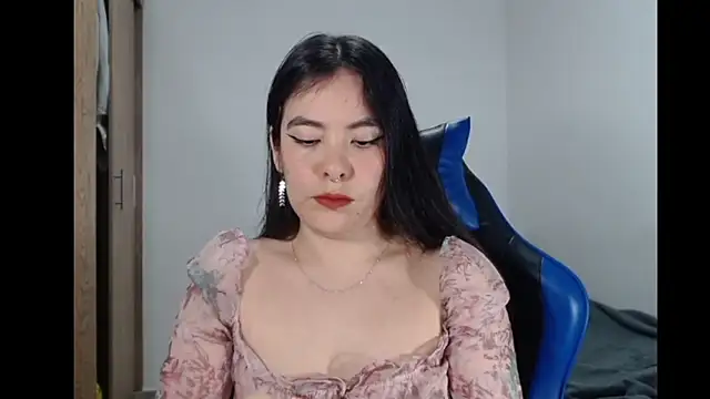 Snapshot of EloiseJun chatting on 02-14-26, 04:45 EloiseJun online show from 02-14-26, 04:45