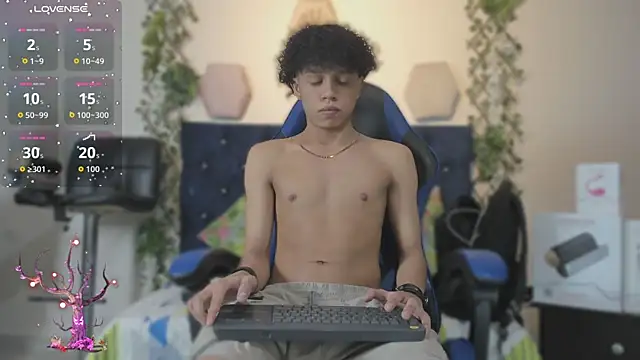 Snapshot of _taylor_black chatting on 11-20-25, 09:04 taylor black online show from 11-20-25, 09:04