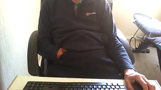 Snapshot of rogpb chatting on 04-21-26, 10:55 rogpb online show from 04-21-26, 10:55