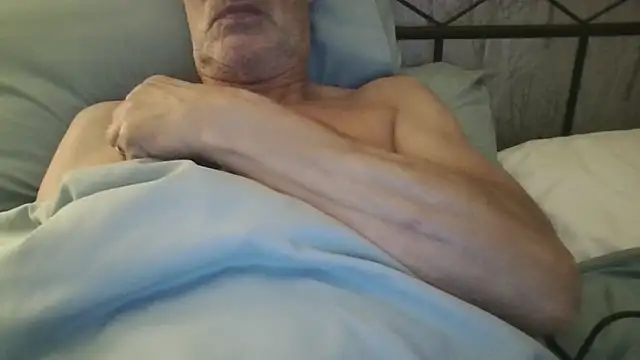 Snapshot of rogpb chatting on 10-17-25, 10:22 rogpb online show from 10-17-25, 10:22