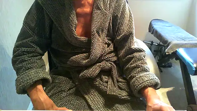 Snapshot of rogpb chatting on 10-15-25, 08:11 rogpb online show from 10-15-25, 08:11