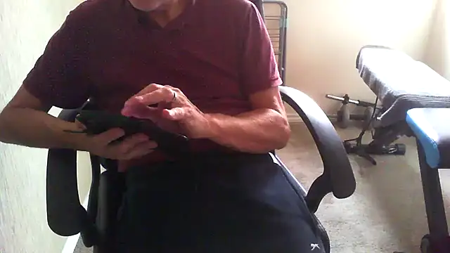 Snapshot of rogpb chatting on 10-21-25, 10:58 rogpb online show from 10-21-25, 10:58