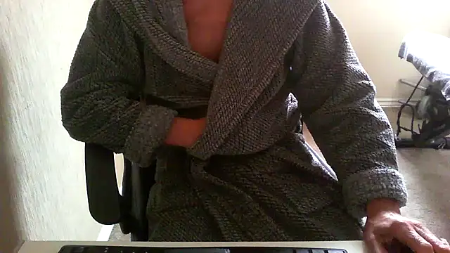 Snapshot of rogpb chatting on 06-11-26, 08:33 rogpb online show from 06-11-26, 08:33