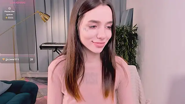 Snapshot of shuggybaby chatting on 09-21-25, 06:18 shuggybaby online show from 09-21-25, 06:18