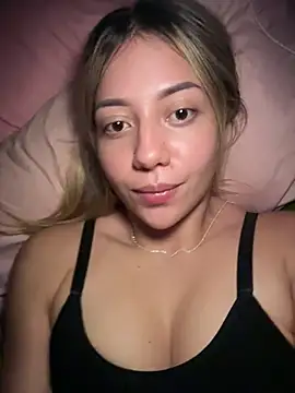 MissCat  online show from 12-20-25, 03:20