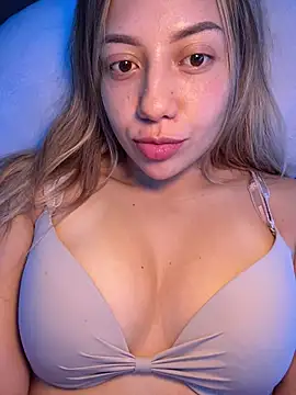 MissCat  online show from 11-29-25, 01:50