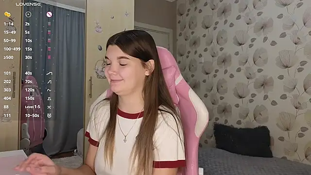Snapshot of _cute_ice chatting on 09-16-25, 05:19 cute ice online show from 09-16-25, 05:19