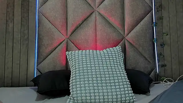 Snapshot of TiffValentinee_ chatting on 10-01-25, 07:40 TiffValentinee online show from 10-01-25, 07:40