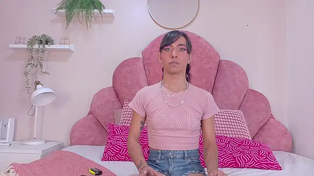 TiffValentinee  online show from 11-12-25, 08:01