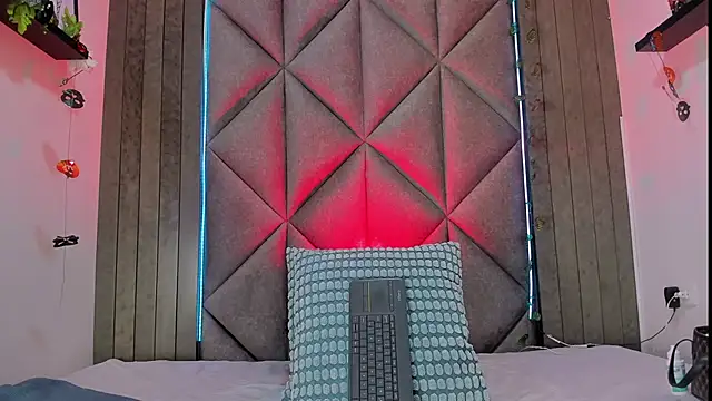 TiffValentinee  online show from 10-27-25, 07:26