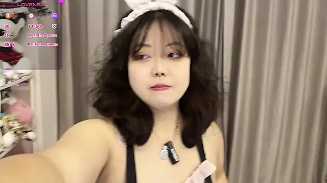 Kittenfishing online show from 12-21-25, 03:36