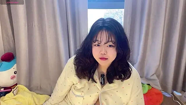 Kittenfishing online show from 01-16-26, 04:05