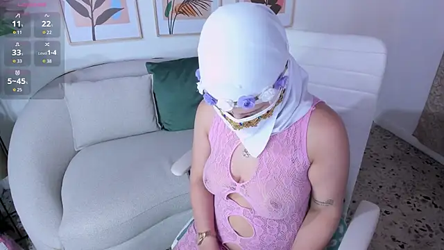 Snapshot of crystal_peed chatting on 09-29-25, 12:00 crystal peed online show from 09-29-25, 12:00