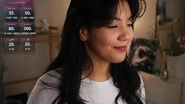 Snapshot of MoiraEger chatting on 10-13-25, 05:03 MoiraEger online show from 10-13-25, 05:03