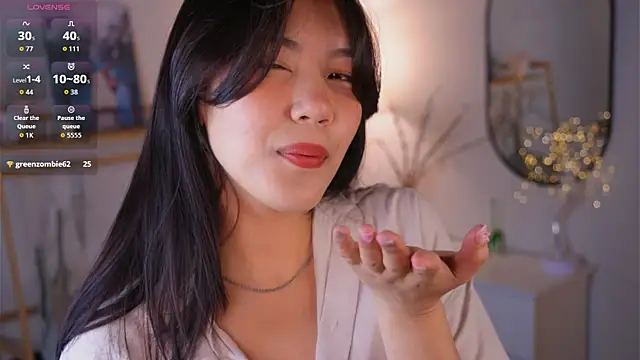 Snapshot of MoiraEger chatting on 10-28-25, 05:12 MoiraEger online show from 10-28-25, 05:12