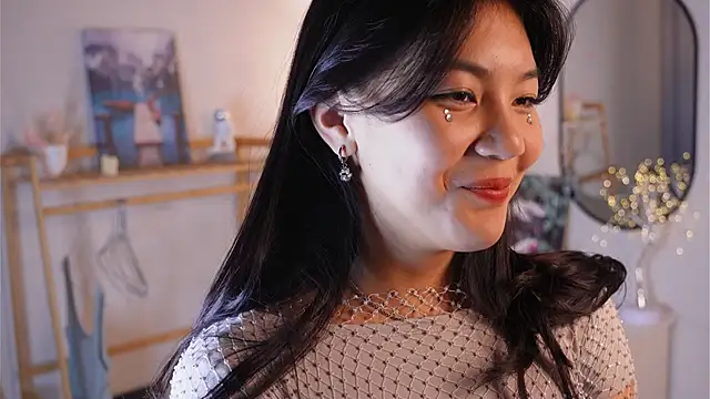 Snapshot of MoiraEger chatting on 10-26-25, 05:02 MoiraEger online show from 10-26-25, 05:02