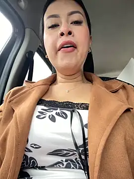 CrisMarulanda online show from 11-13-25, 01:15