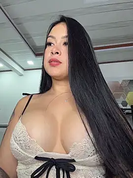 CrisMarulanda online show from 02-10-26, 04:11