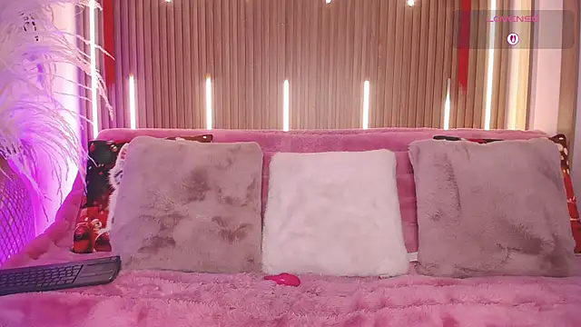 Snapshot of MylaDreams chatting on 12-21-25, 03:19 MylaDreams online show from 12-21-25, 03:19