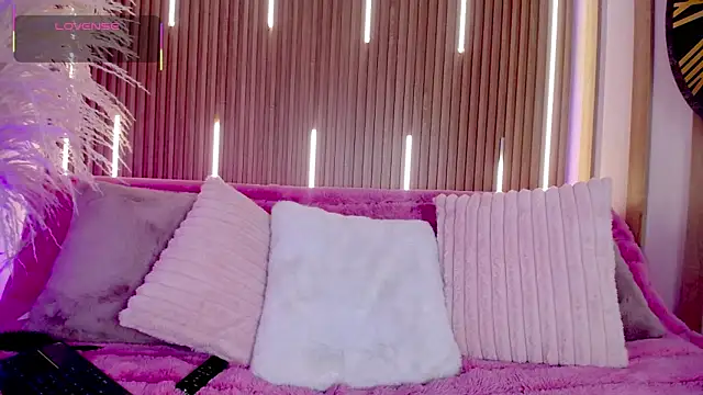 Snapshot of MylaDreams chatting on 11-12-25, 03:32 MylaDreams online show from 11-12-25, 03:32