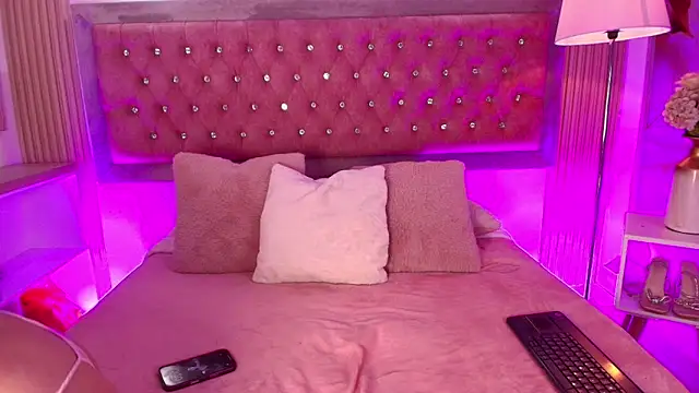 MylaDreams online show from 04-18-26, 03:20