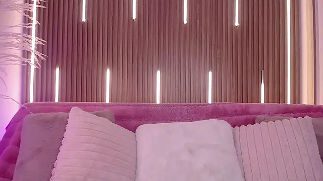 Snapshot of MylaDreams chatting on 11-26-25, 03:17 MylaDreams online show from 11-26-25, 03:17