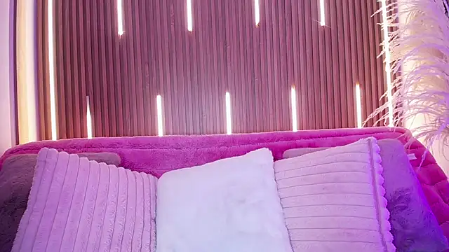 Snapshot of MylaDreams chatting on 11-06-25, 03:32 MylaDreams online show from 11-06-25, 03:32