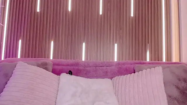 Snapshot of MylaDreams chatting on 11-14-25, 03:32 MylaDreams online show from 11-14-25, 03:32