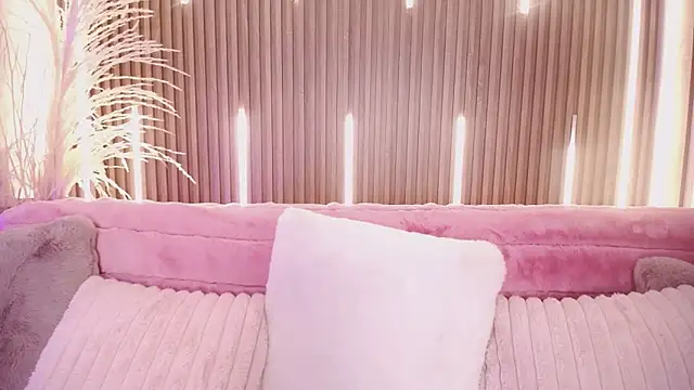 Snapshot of MylaDreams chatting on 09-27-25, 03:45 MylaDreams online show from 09-27-25, 03:45