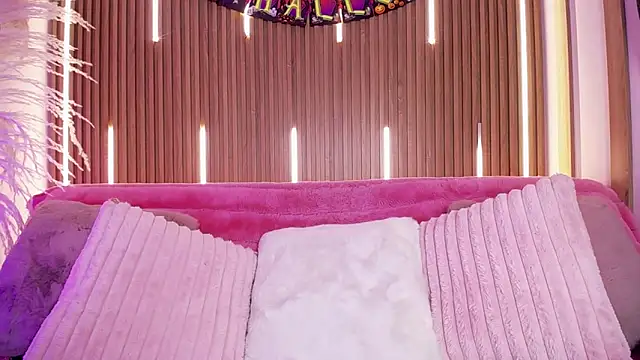 Snapshot of MylaDreams chatting on 10-31-25, 03:36 MylaDreams online show from 10-31-25, 03:36