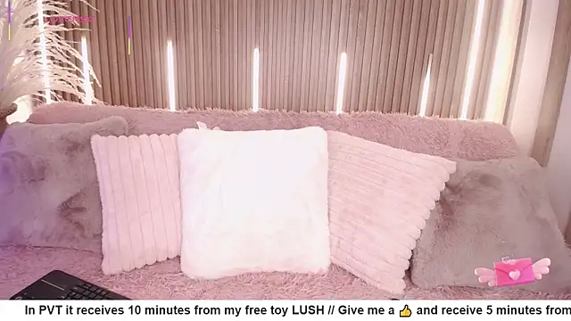 Snapshot of MylaDreams chatting on 09-25-25, 03:23 MylaDreams online show from 09-25-25, 03:23