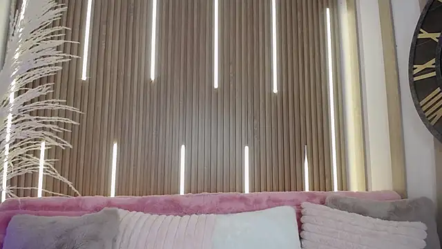 Snapshot of MylaDreams chatting on 09-29-25, 03:24 MylaDreams online show from 09-29-25, 03:24