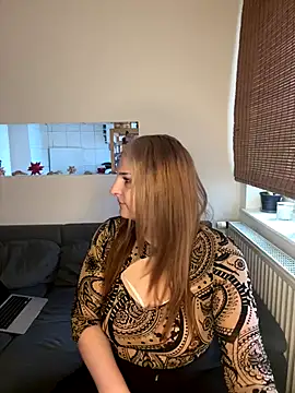 Katherine Leyla online show from 11-27-25, 09:43