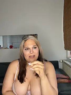 Snapshot of Katherine_Leyla chatting on 07-08-26, 05:24 Katherine Leyla online show from 07-08-26, 05:24