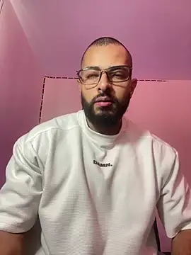 Snapshot of magnumchris chatting on 06-23-26, 01:53 magnumchris online show from 06-23-26, 01:53