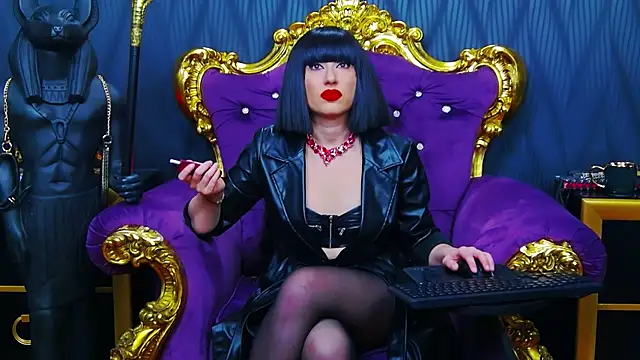 LaraMaeve online show from 10-11-25, 05:08