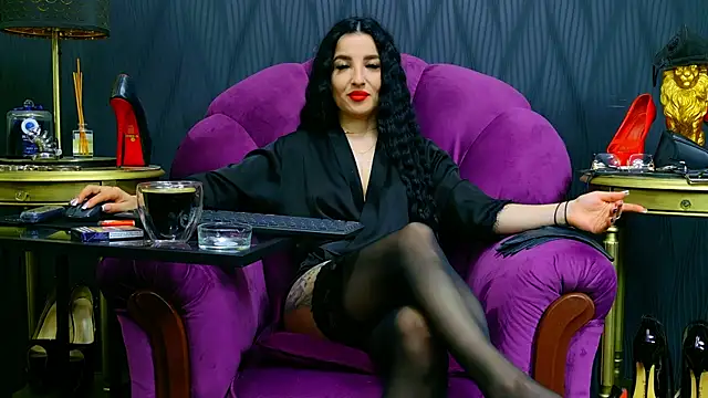 Snapshot of VivianReeve chatting on 05-25-26, 12:37 VivianReeve online show from 05-25-26, 12:37