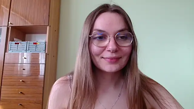 Snapshot of LooveELLYx chatting on 05-22-26, 02:26 LooveELLYx online show from 05-22-26, 02:26