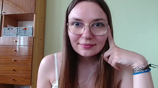Snapshot of LooveELLYx chatting on 06-03-26, 02:33 LooveELLYx online show from 06-03-26, 02:33