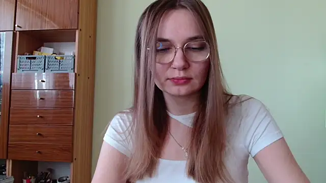 LooveELLYx online show from 10-04-25, 06:37